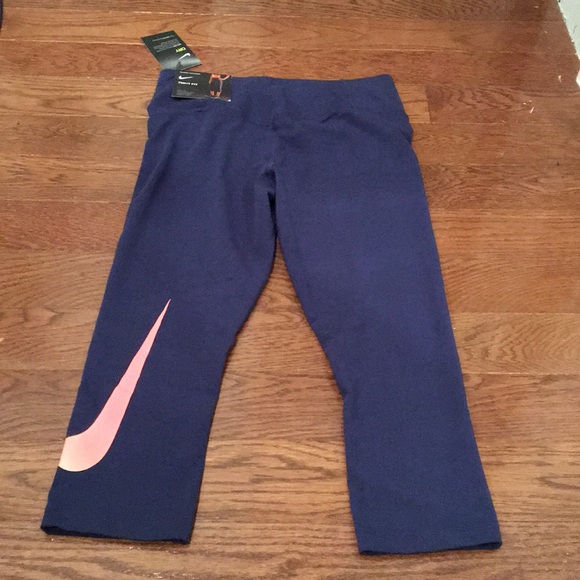NWT Nike Dri-Fit crop workout pants - Picture 2 of 6